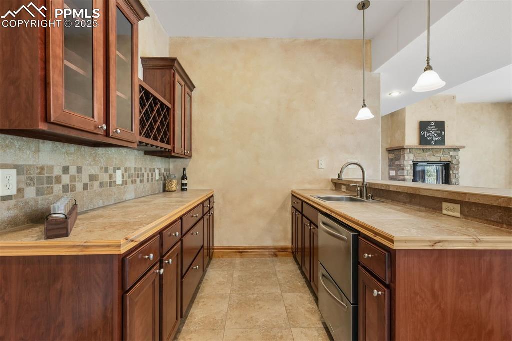 Image 41 of 50: Kitchen