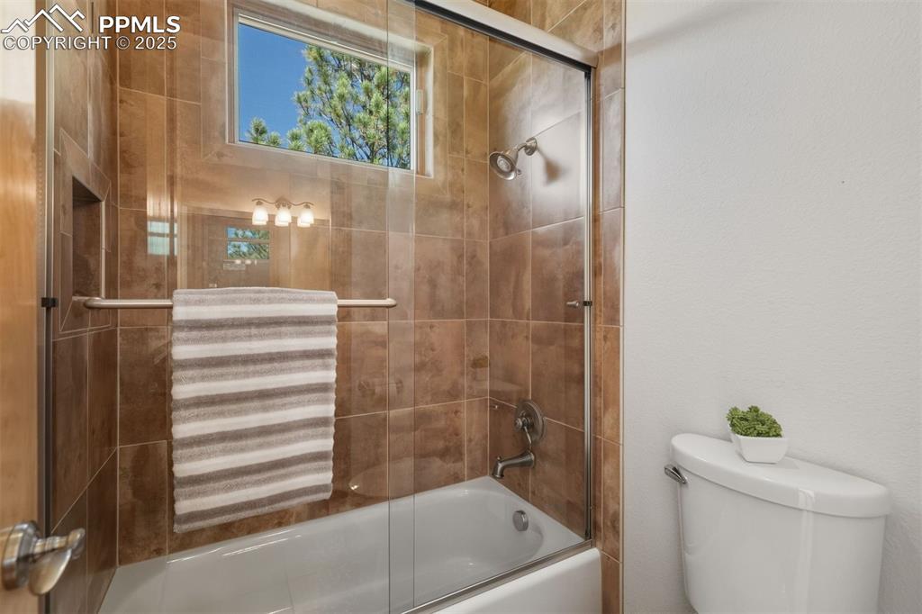 Image 42 of 50: Bathroom