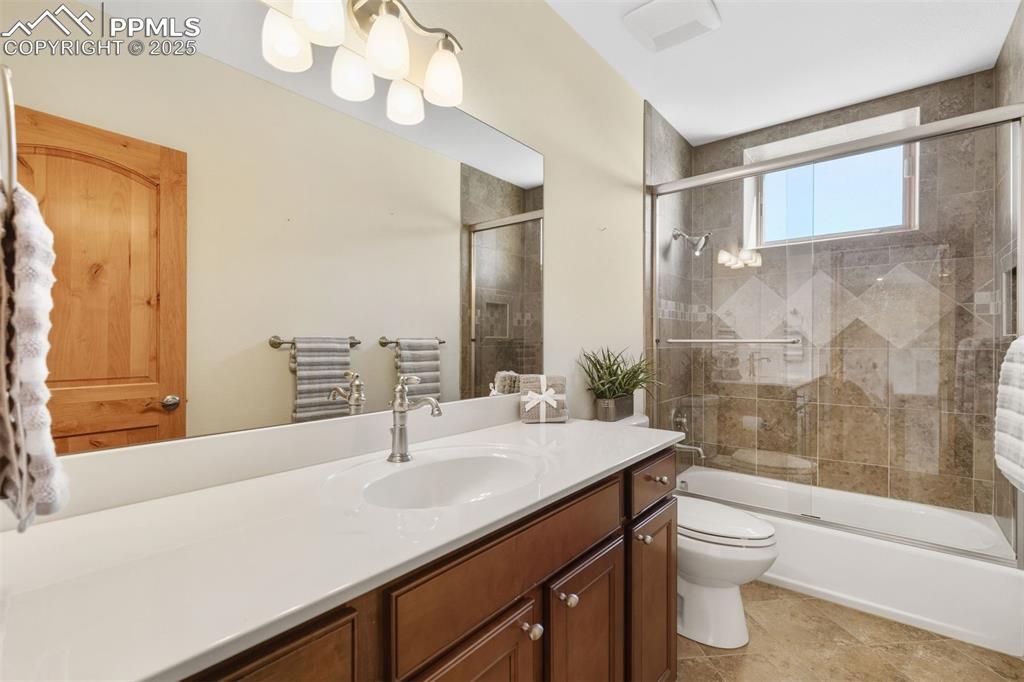 Image 47 of 50: Bathroom