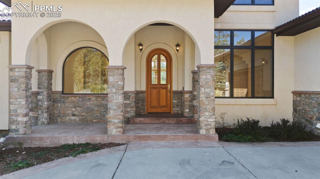 Image 49 of 50: Entry