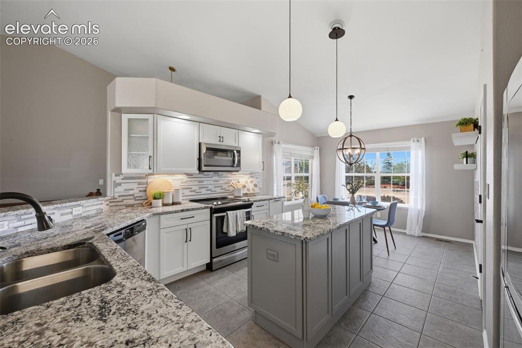 Image 10 of 42: Kitchen