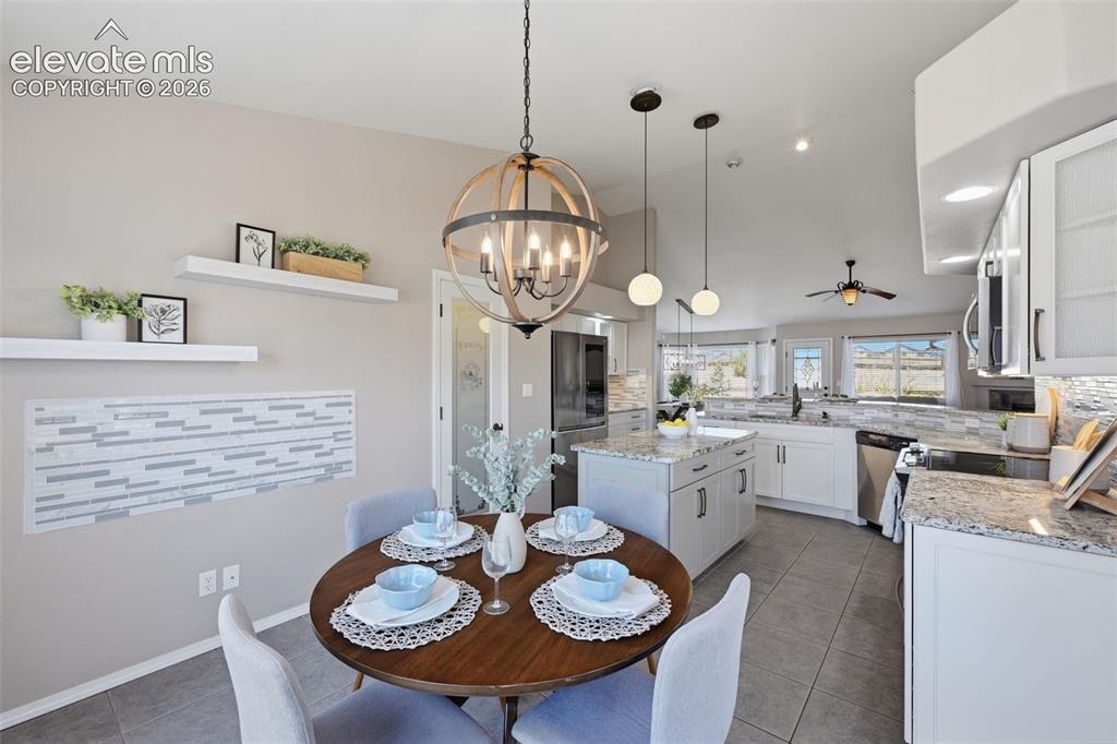 Image 13 of 42: Dining Area