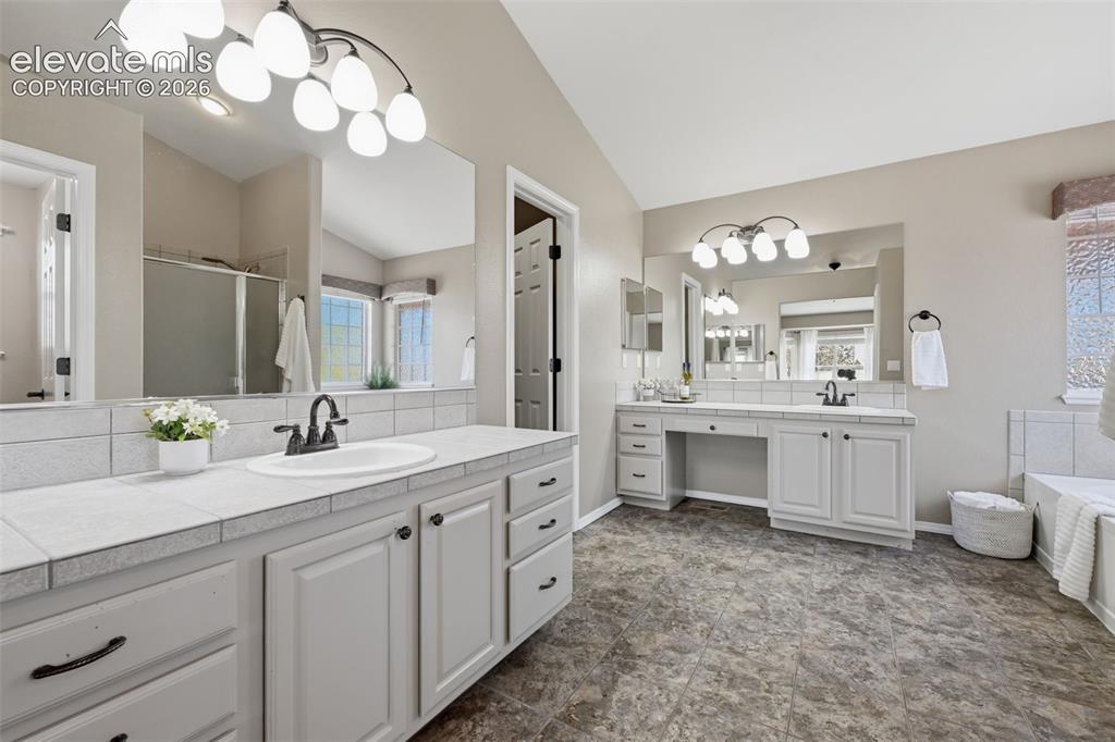 Image 18 of 42: Bathroom