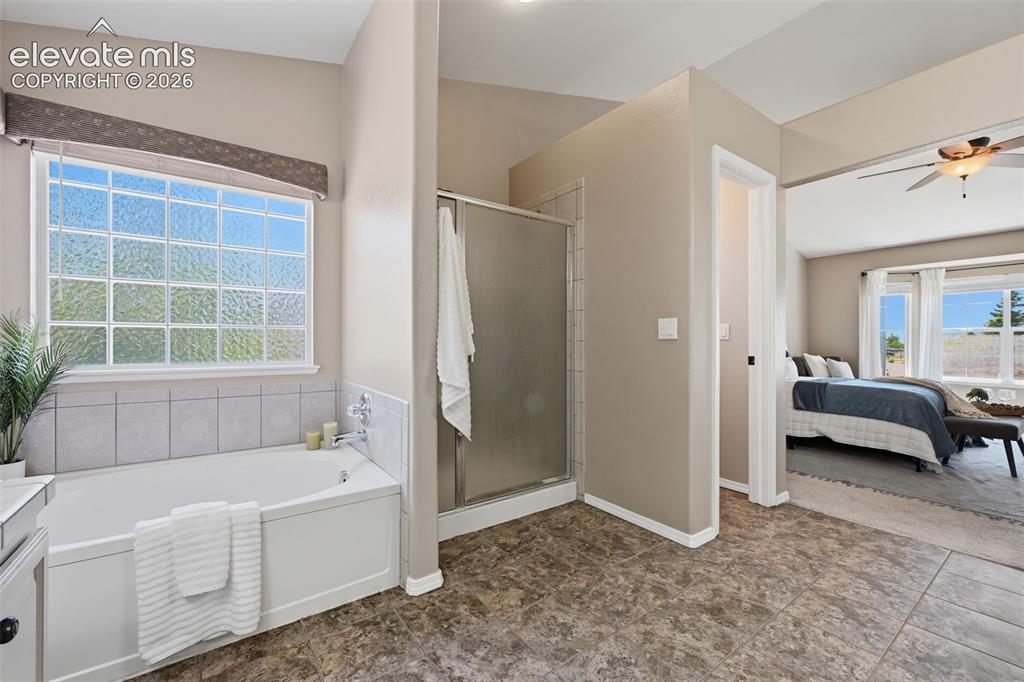 Image 19 of 42: Bathroom
