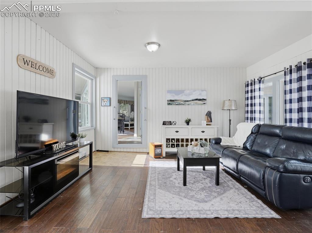 Image 35 of 50: Sun Room