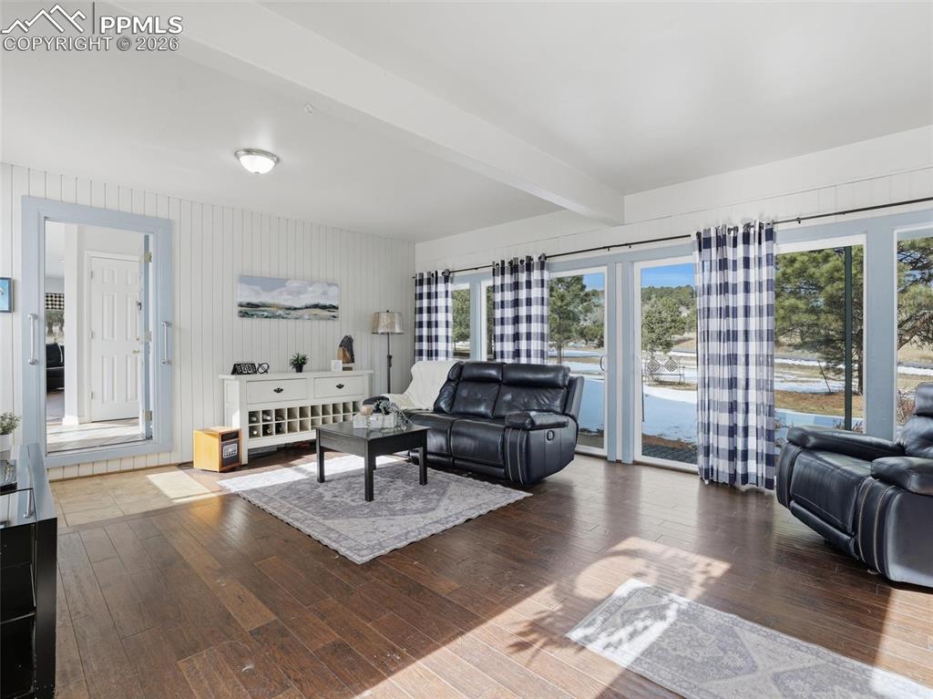 Image 36 of 50: Sun Room