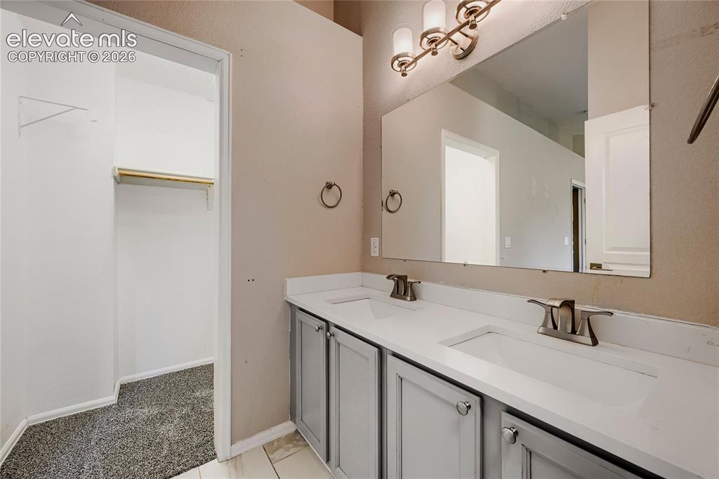 Image 20 of 29: Bathroom
