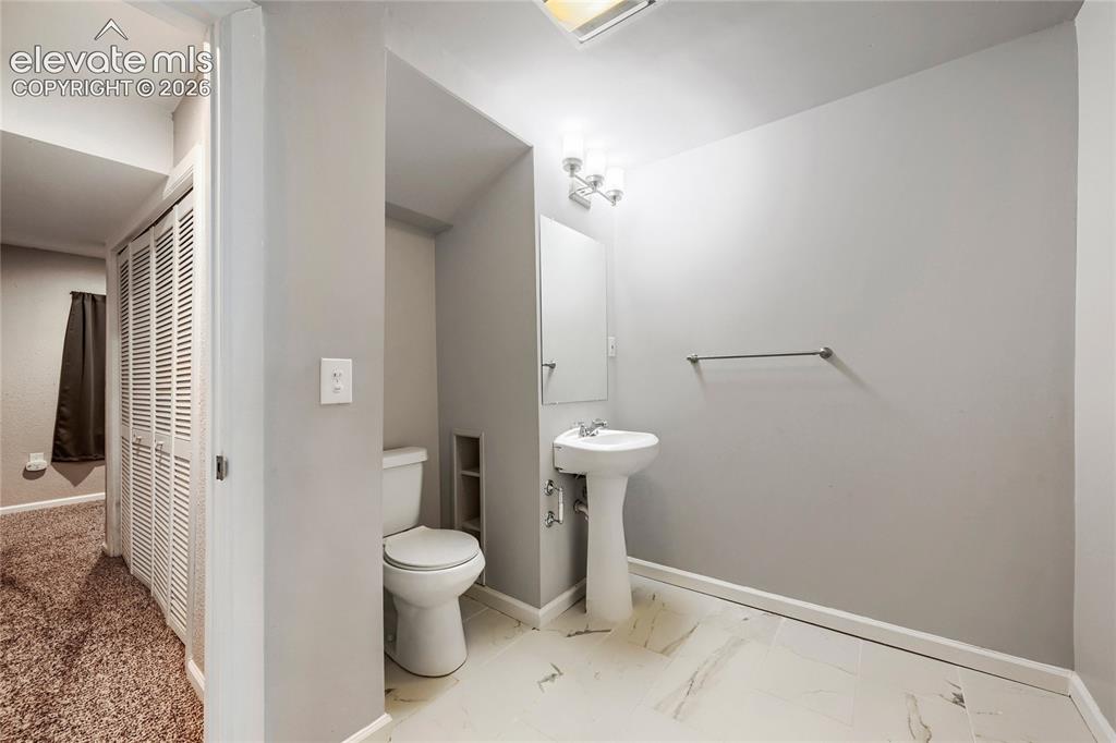 Image 25 of 29: Bathroom