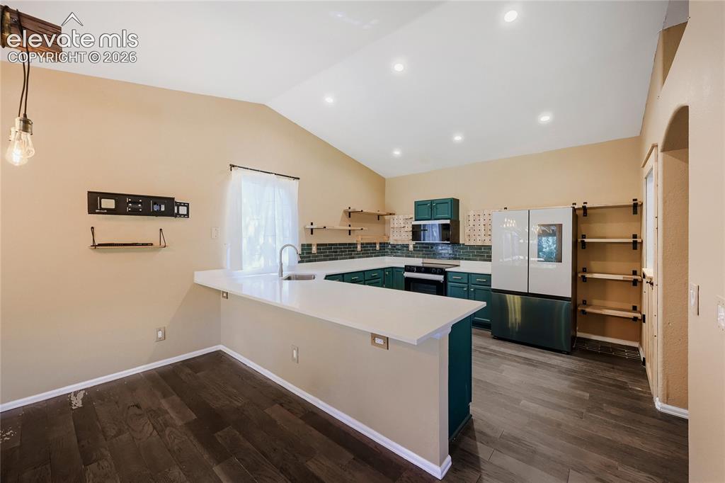 Image 9 of 29: Kitchen