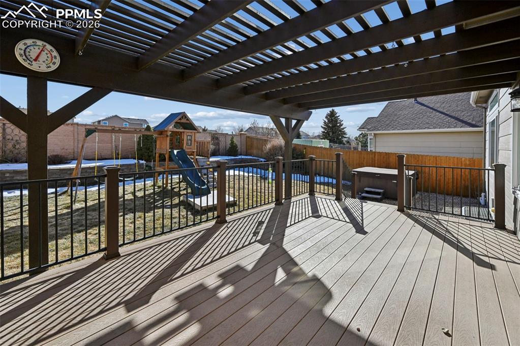 Image 41 of 49: Deck