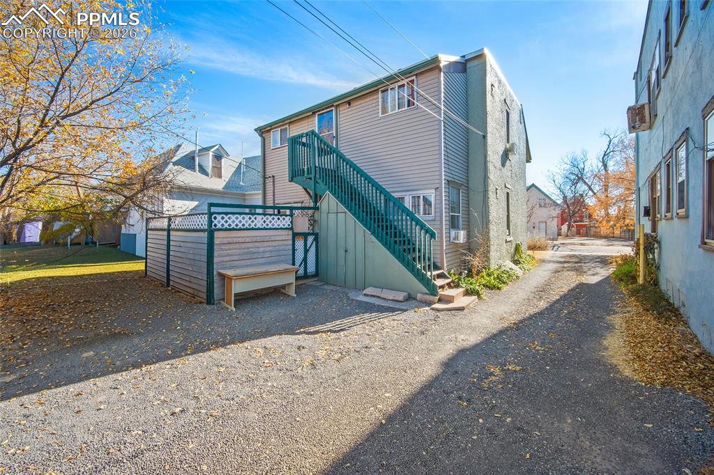 Image 15 of 27: Back of Structure