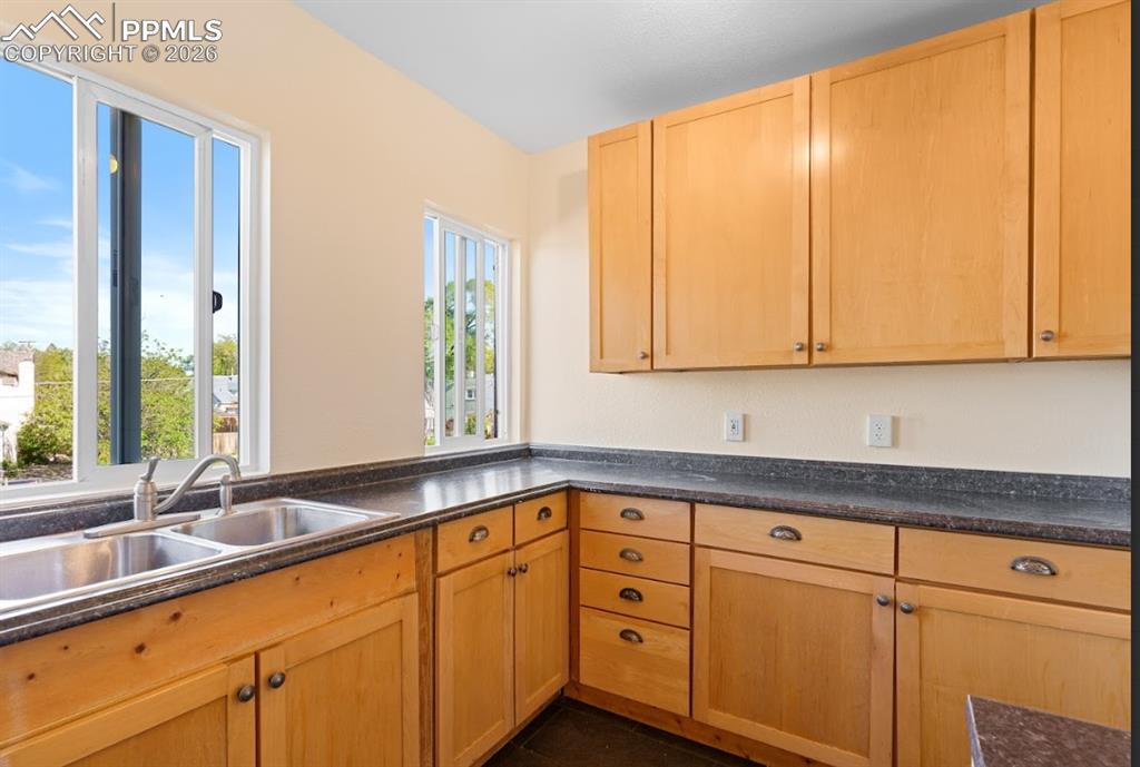 Image 27 of 27: Kitchen