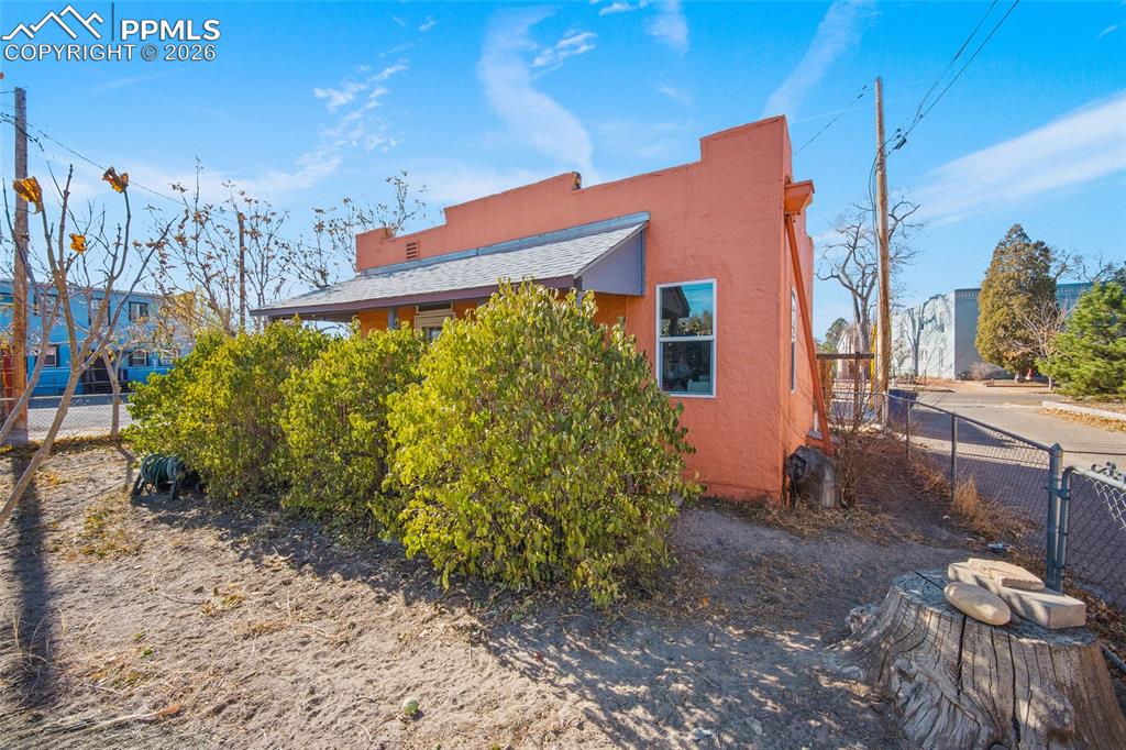 Image 6 of 27: Side of Structure