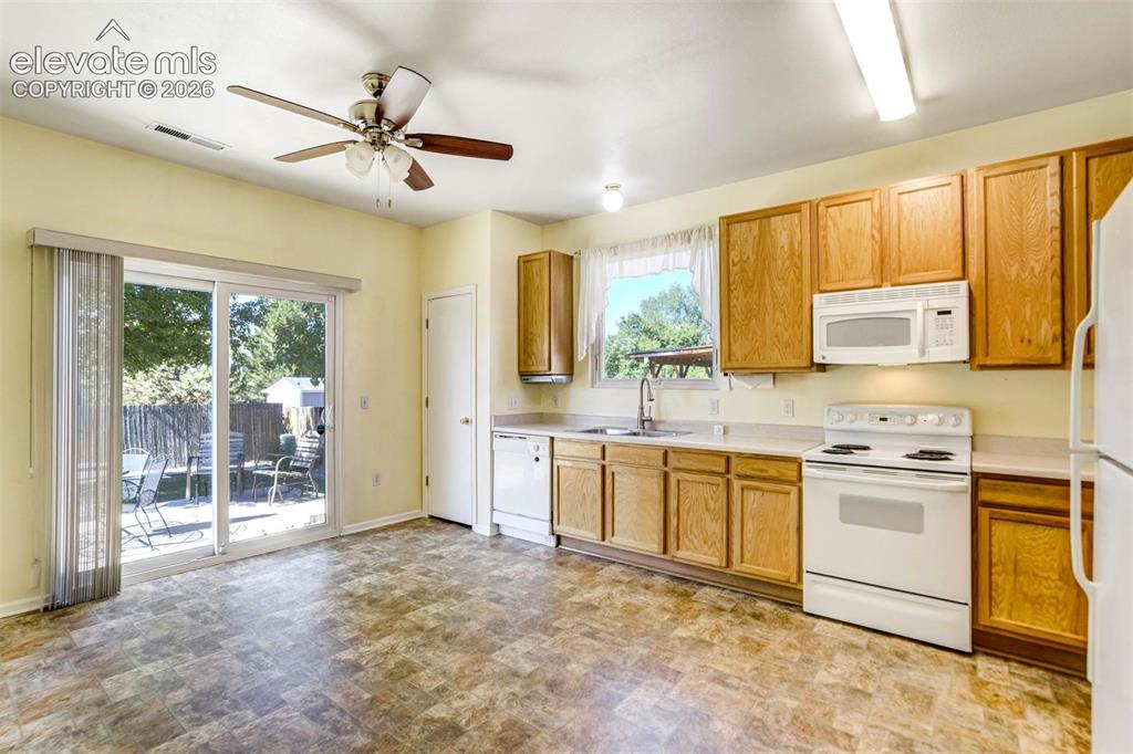 Image 13 of 47: Kitchen