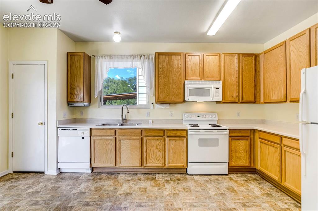 Image 14 of 47: Kitchen