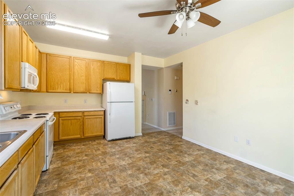 Image 16 of 47: Kitchen