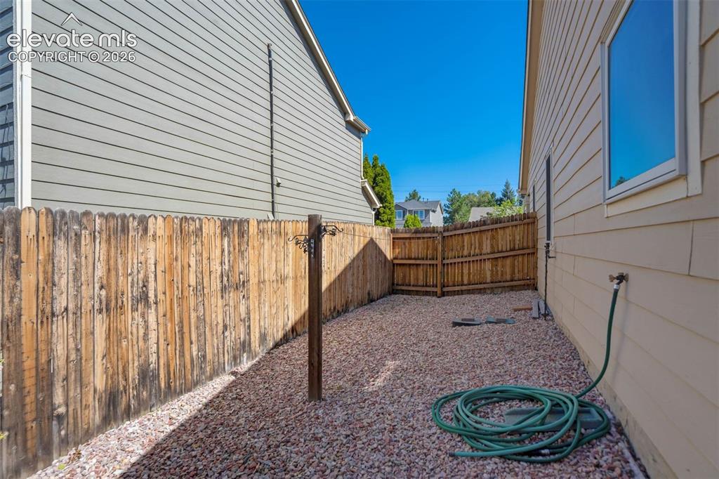 Image 44 of 47: Yard