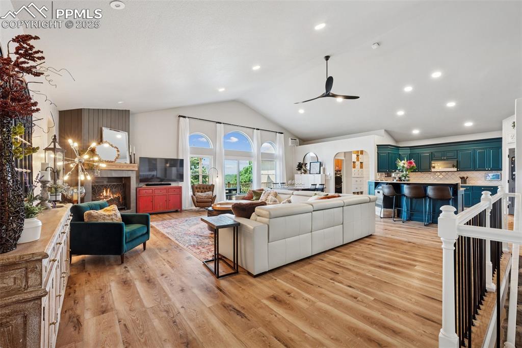 Image 12 of 49: Huge Great Room 24