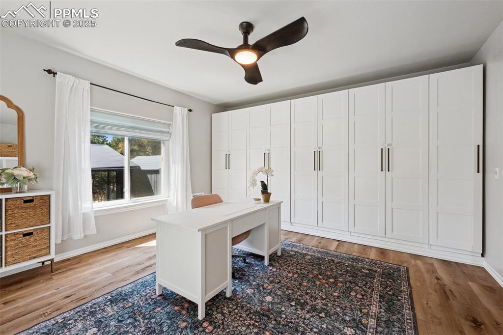 Image 15 of 49: Office