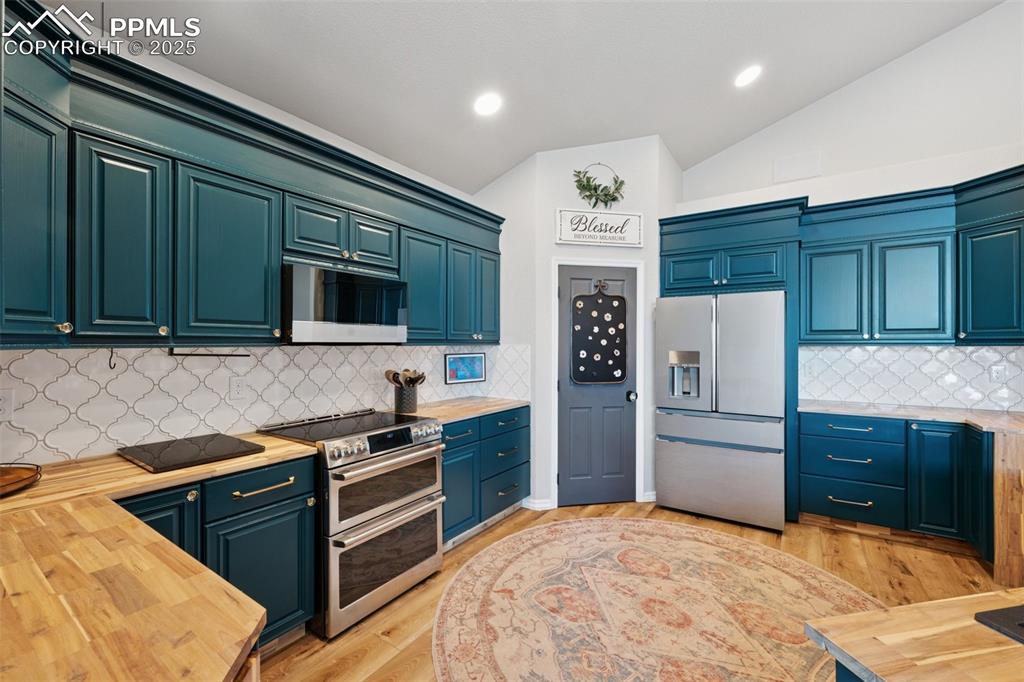 Image 17 of 49: Butcher Block Countertops