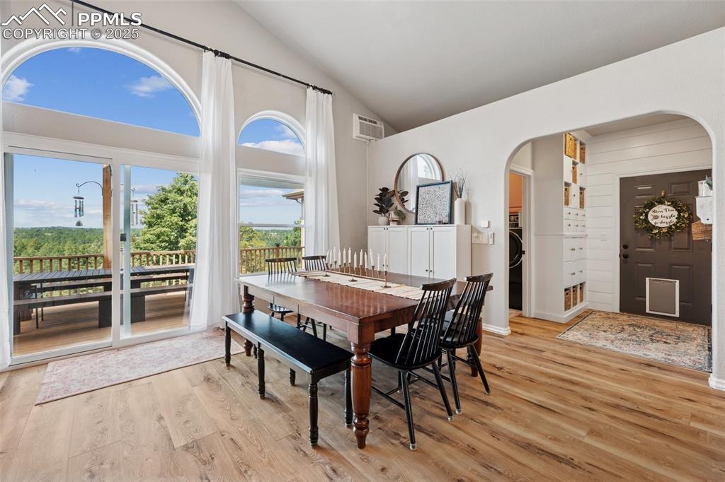 Image 19 of 49: Dining w/ a View