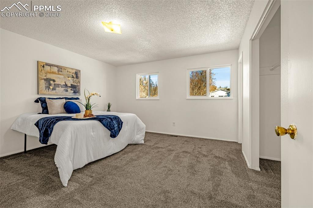 Image 14 of 31: Bedroom