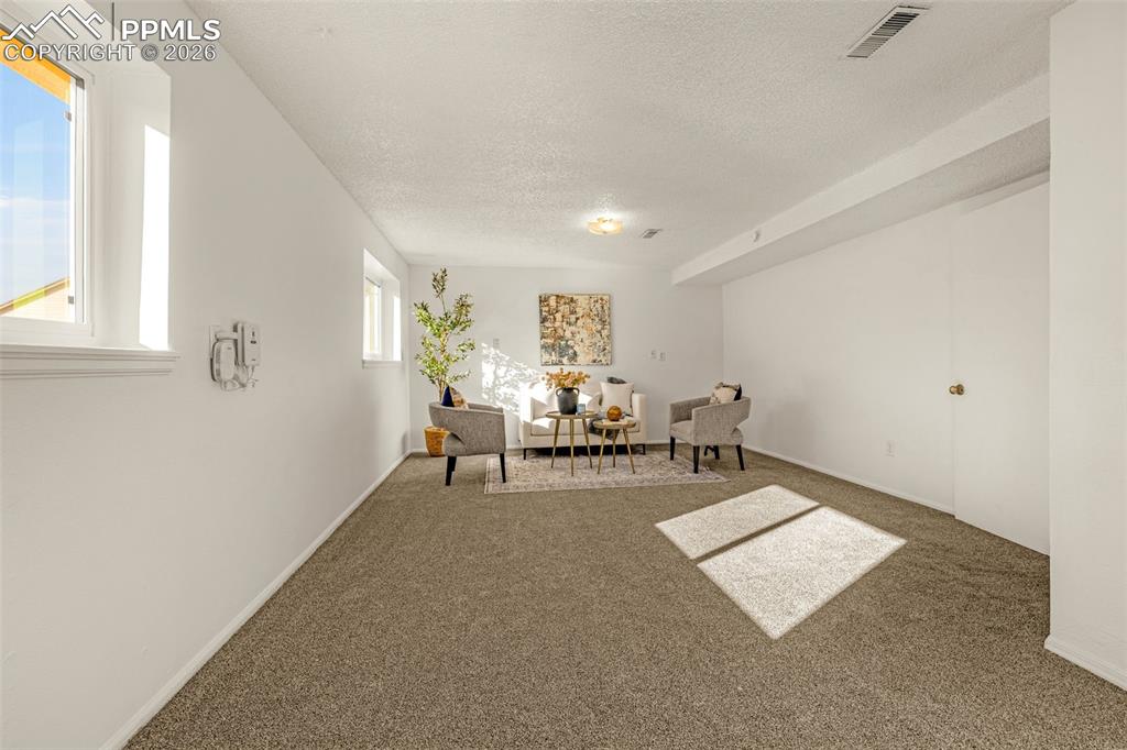 Image 16 of 31: Sitting Room