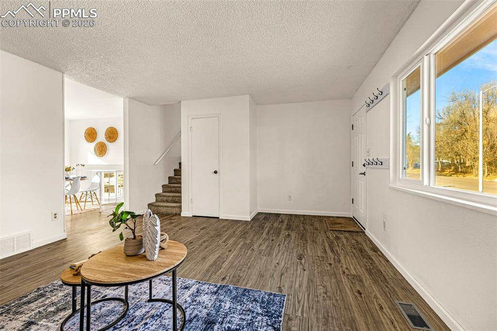 Image 3 of 31: Sitting Room