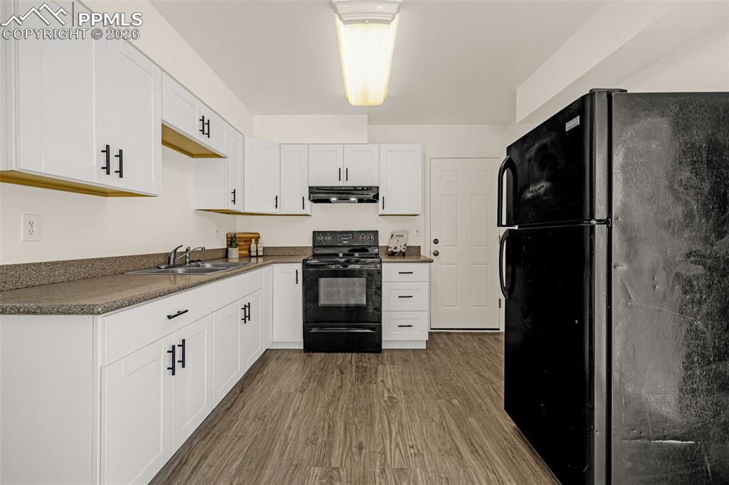 Image 5 of 31: Kitchen