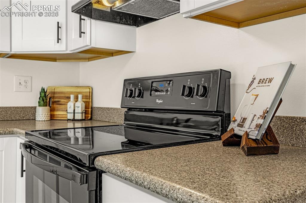 Image 6 of 31: Kitchen