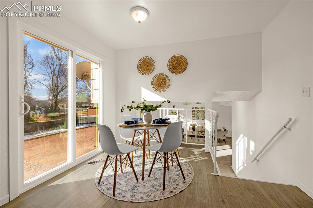 Image 7 of 31: Dining Area