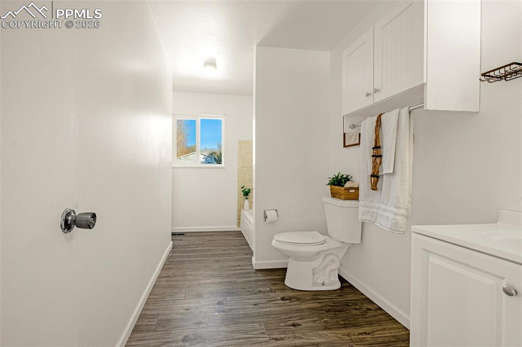 Image 9 of 31: Bathroom