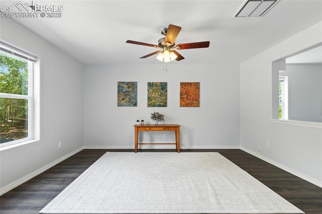 Image 8 of 36: Dining Room