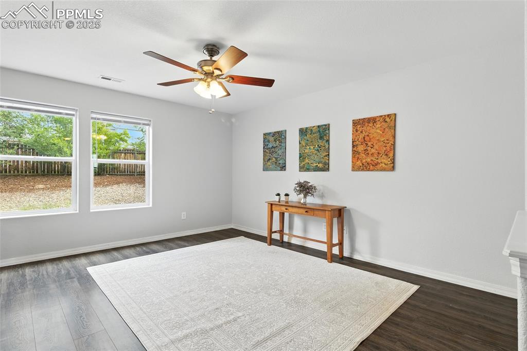 Image 9 of 36: Dining Room
