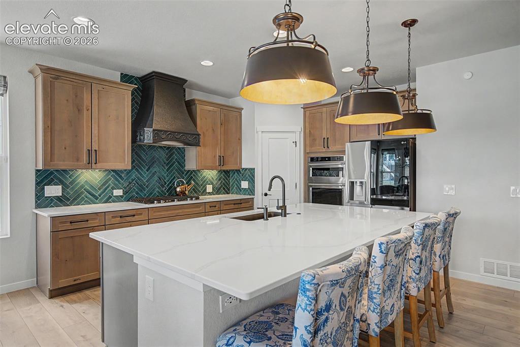 Image 14 of 44: Kitchen