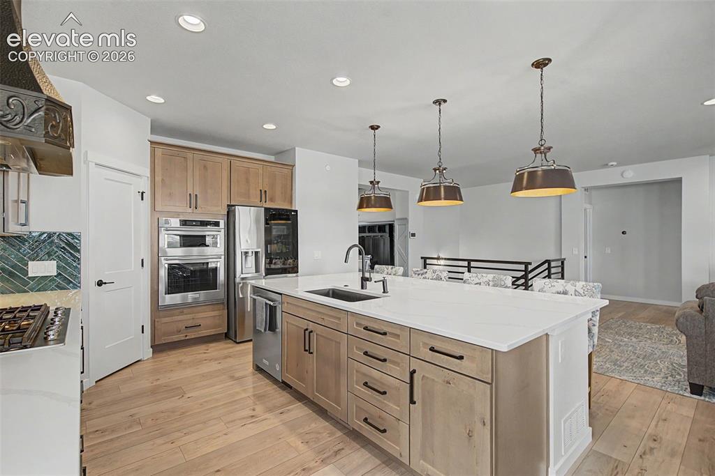 Image 15 of 44: Kitchen
