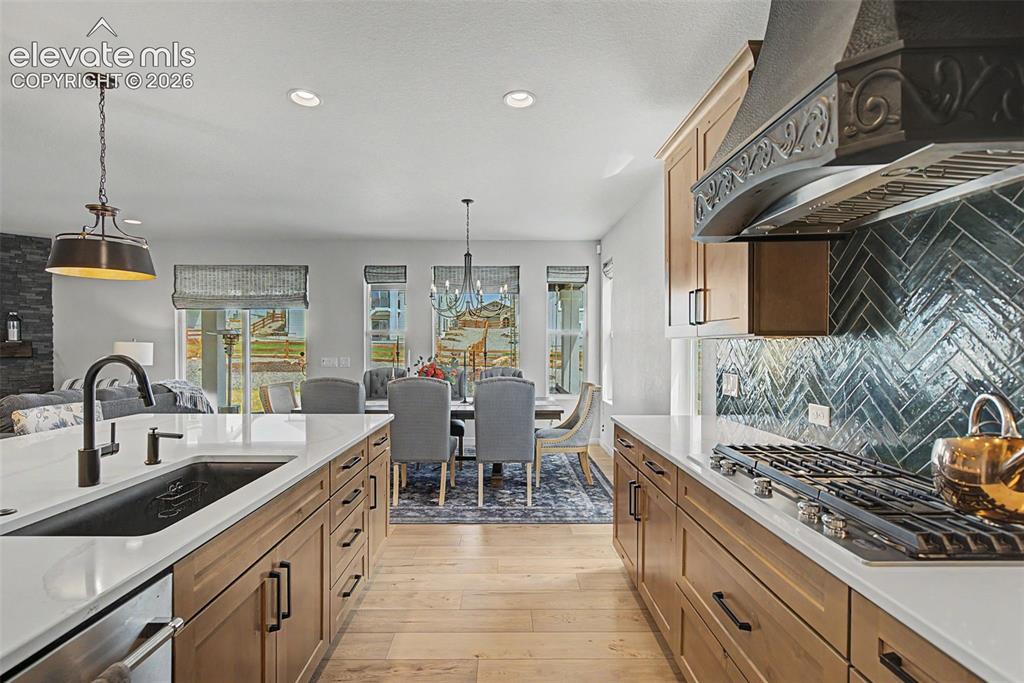 Image 16 of 44: Kitchen
