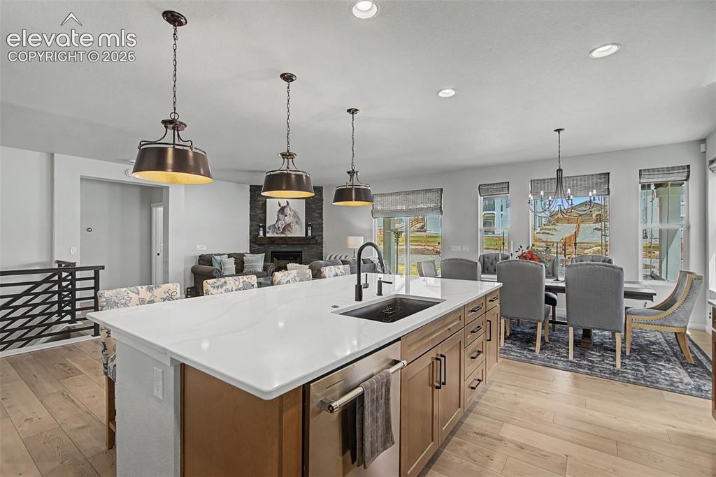 Image 17 of 44: Kitchen