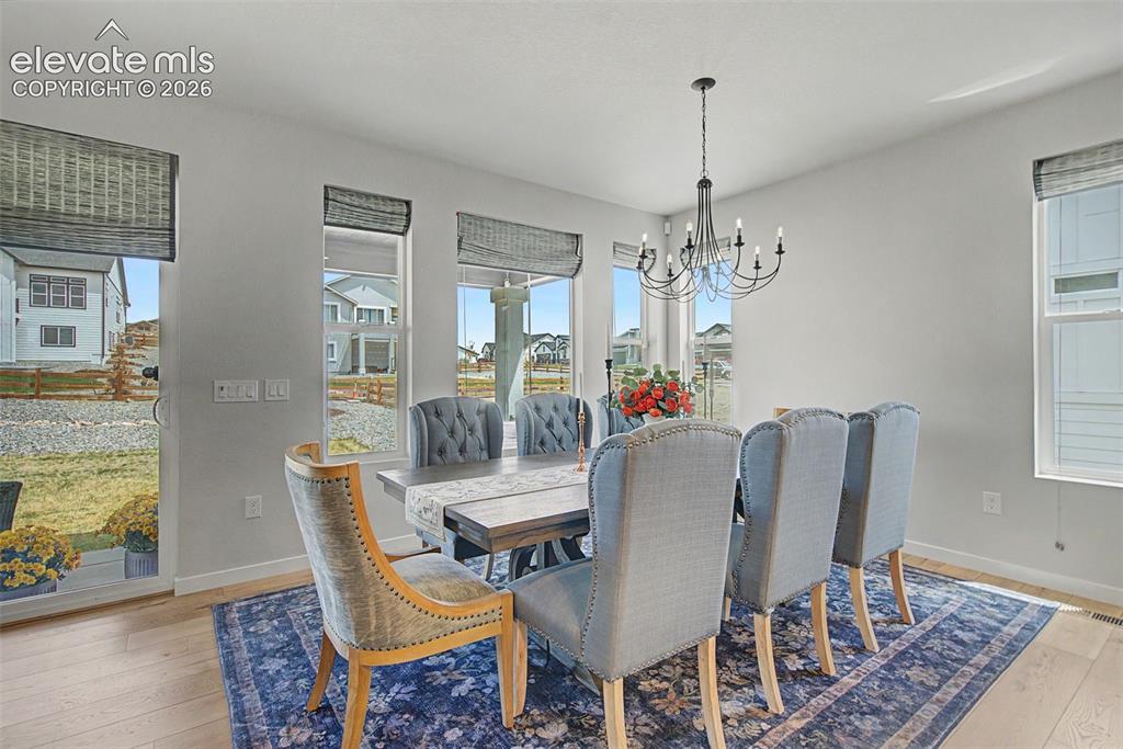 Image 18 of 44: Dining Area