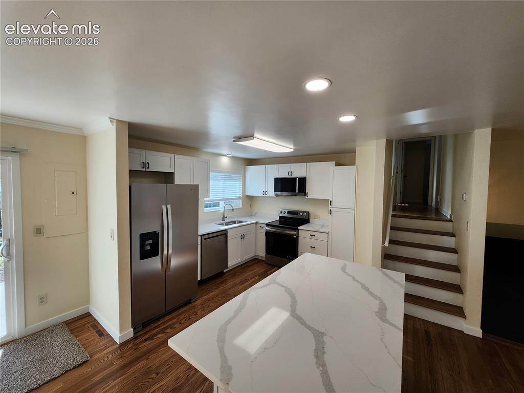 Image 12 of 29: Kitchen