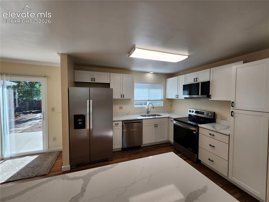 Image 13 of 29: Kitchen