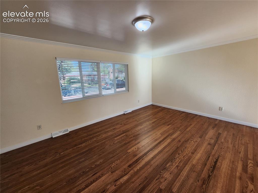 Image 15 of 29: Living Room
