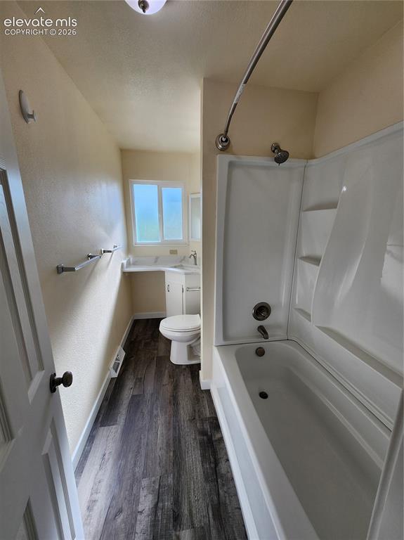 Image 17 of 29: Bathroom