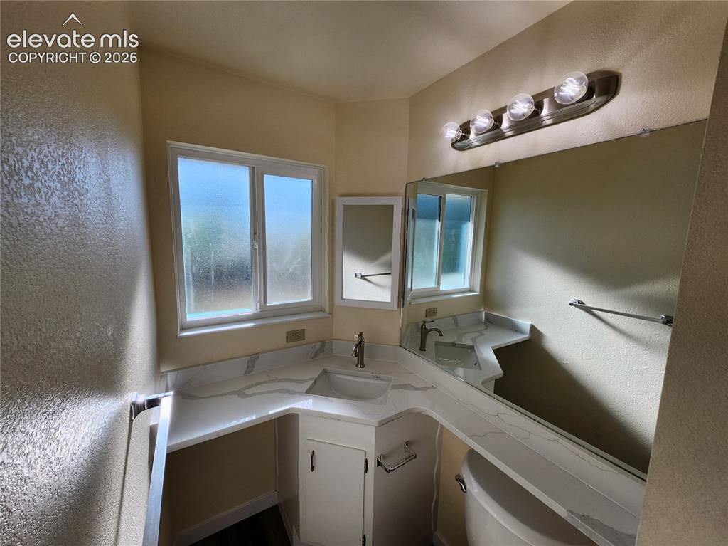 Image 18 of 29: Bathroom