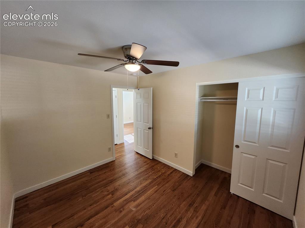 Image 19 of 29: Bedroom