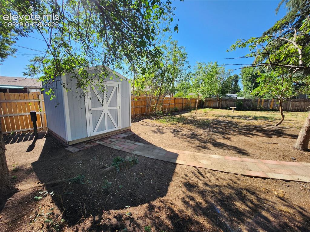 Image 6 of 29: Yard