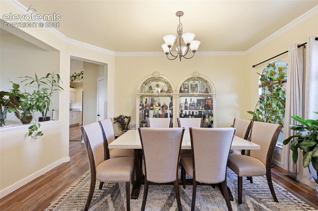 Image 12 of 35: Dining Area