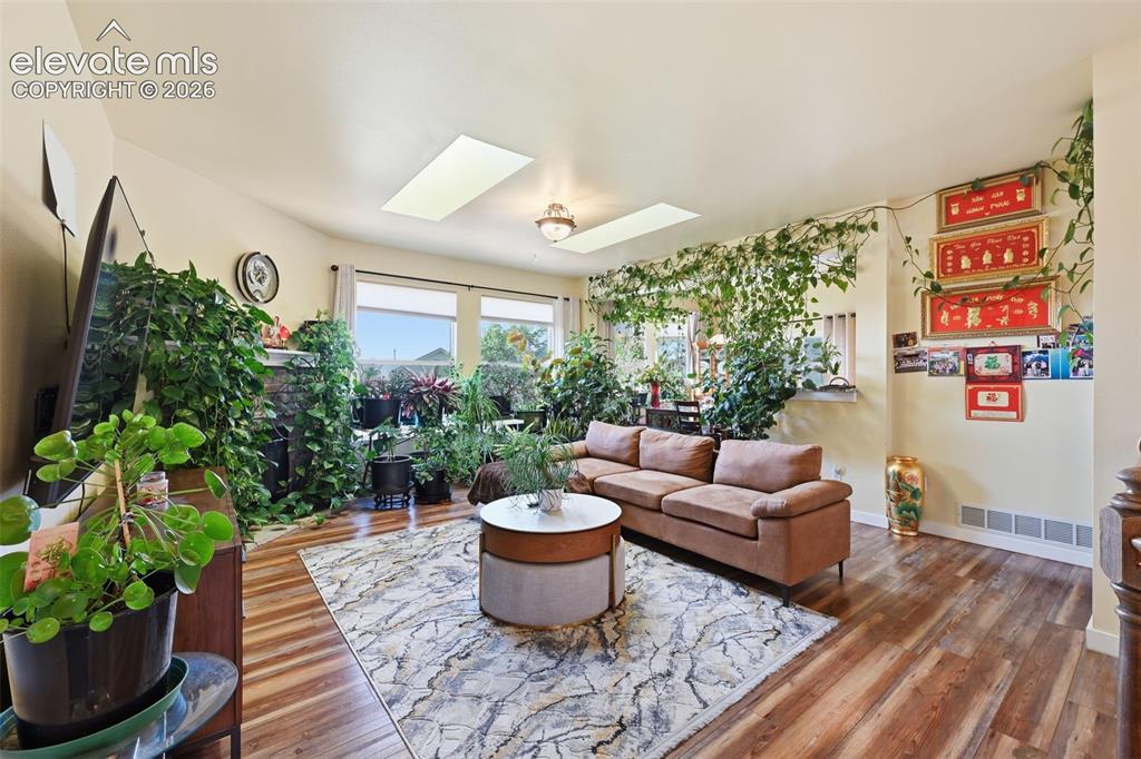 Image 4 of 35: Family Room