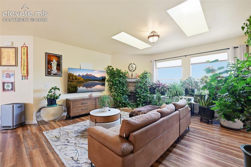 Image 5 of 35: Family Room