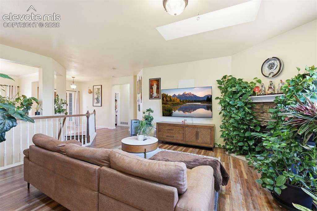 Image 6 of 35: Family Room